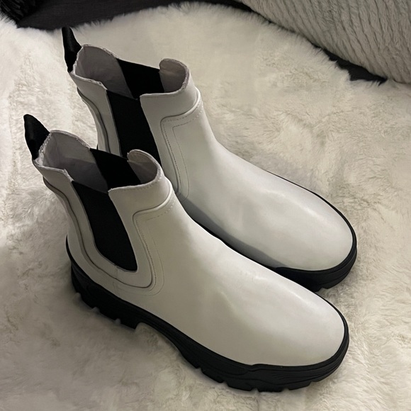 The GREATS® Brooklyn Hewes Chelsea Leather Boot Women Sz 7.5 - Picture 3 of 16